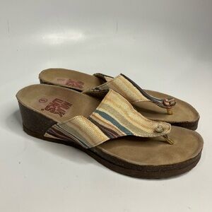 Muk Luks wedge cork flip flops size 6